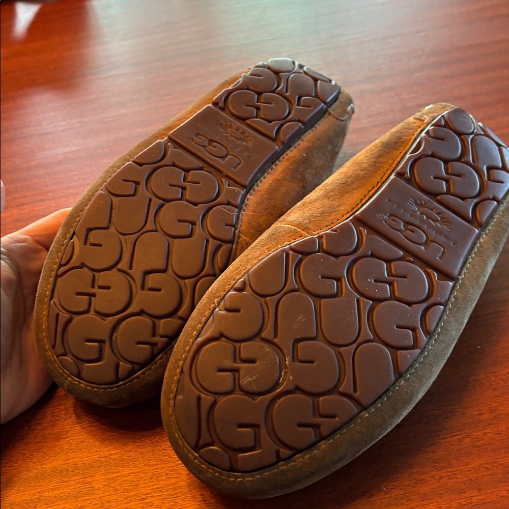 Womens Ugg slippers - Picture 6 of 7